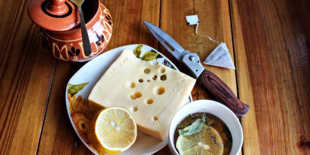 Enjoy Cheese with Tea Not Wine for a Taste Sensation